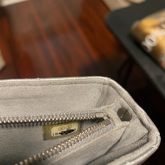 Chanel authentic o phone holder - Picture 6 of 9